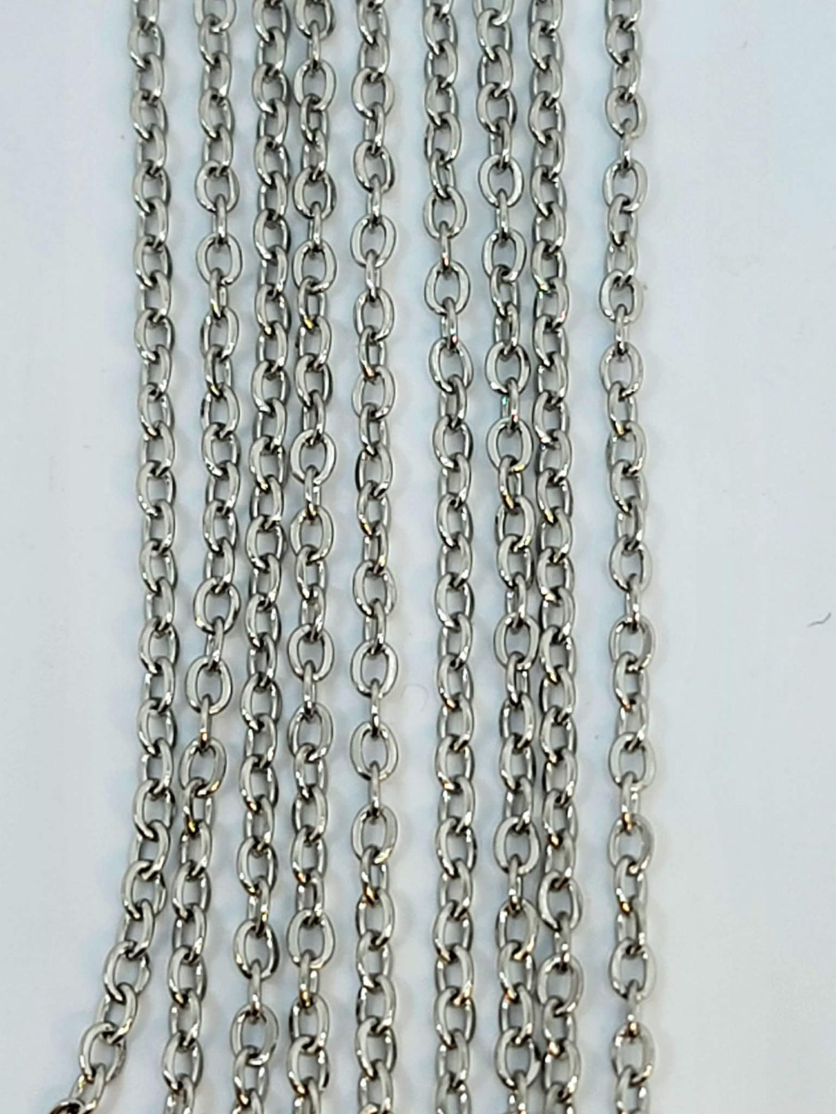 Hanging strands of 1.5 x 2mm rhodium stainless steel link chain