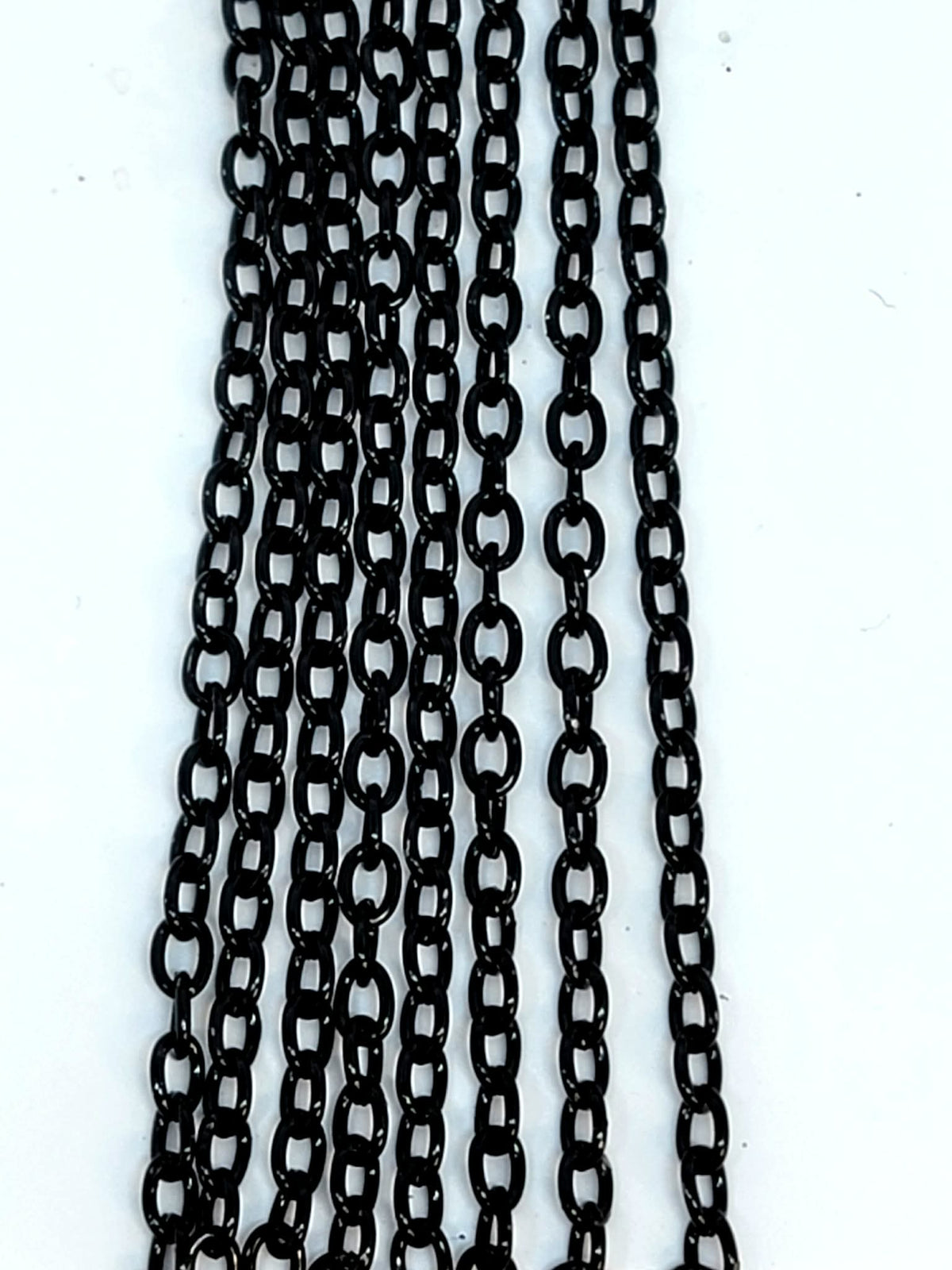 Hanging strands of 2.5 x 3.5mm black stainless steel link chain