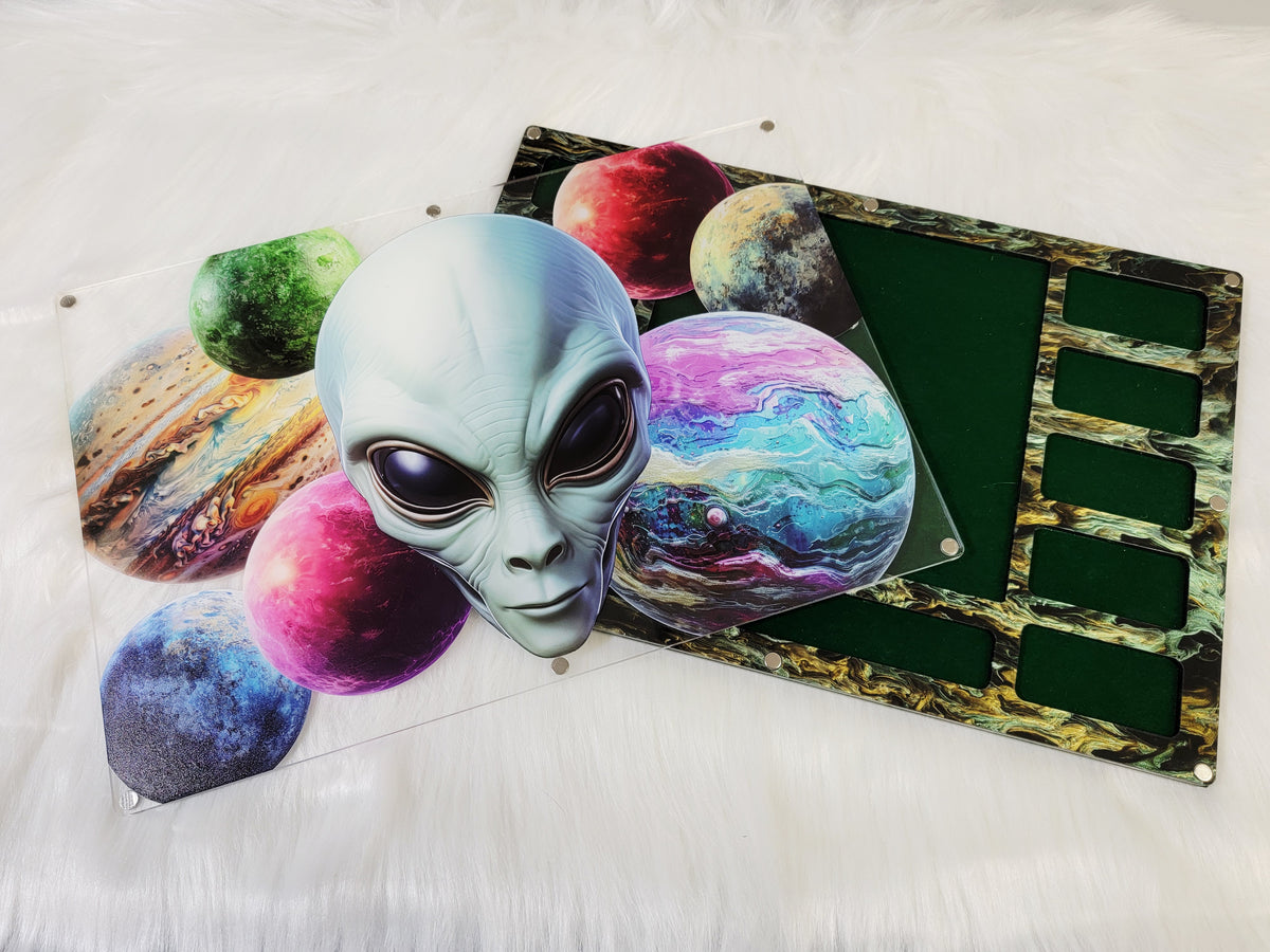 XLarge 8 x 11.5 inch magnetic-lid bead board with an alien and planets print, lid beside its green velvet-flocked tray