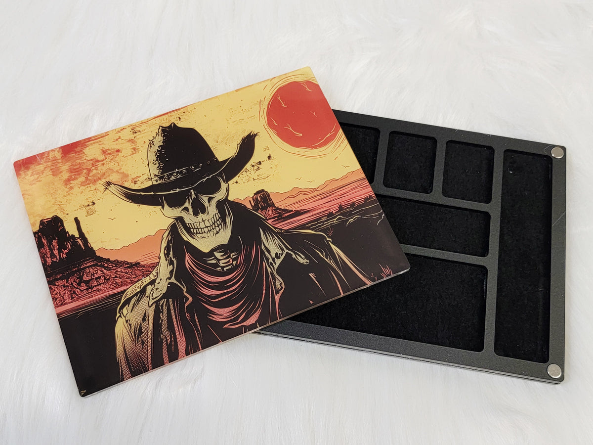 Same Old West bead board in the Medium 4.5 x 5.75 inch size, lid beside the black velvet-flocked tray