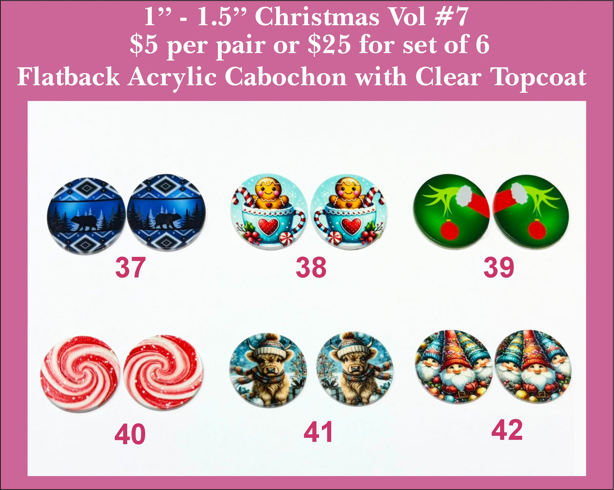 Vol 7 round Christmas cabochons with a bear scene, gingerbread mug, green hand, peppermint swirl, Highland cow and gnomes