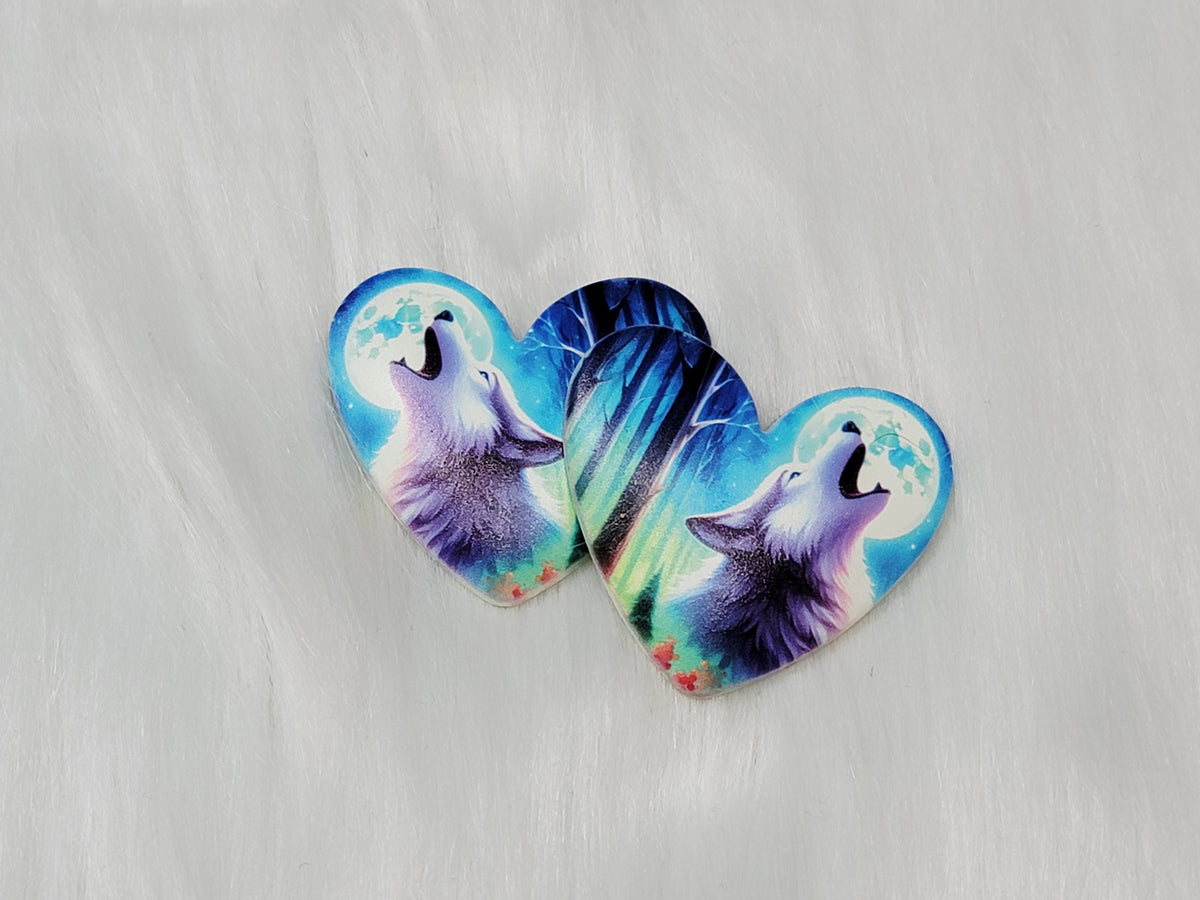 Pair of 37mm resin heart cabochons (cabs) with a howling wolf under northern lights