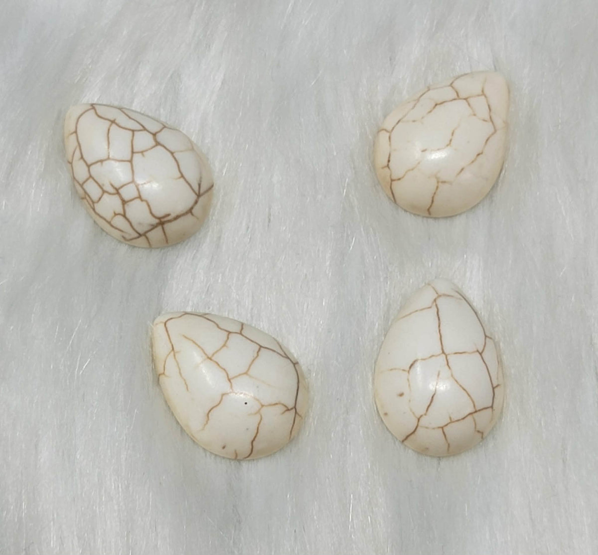 18 x 25mm dyed howlite white drop cabochons (cabs) with dark veining, on white fur