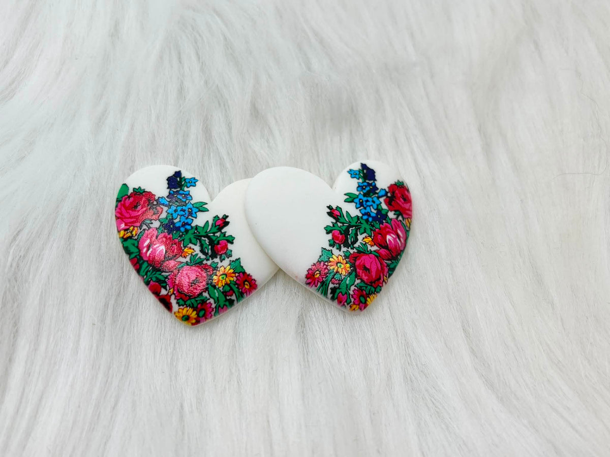 Pair of 37mm white resin heart cabochons (cabs) with a kokum floral design of pink roses and blue flowers
