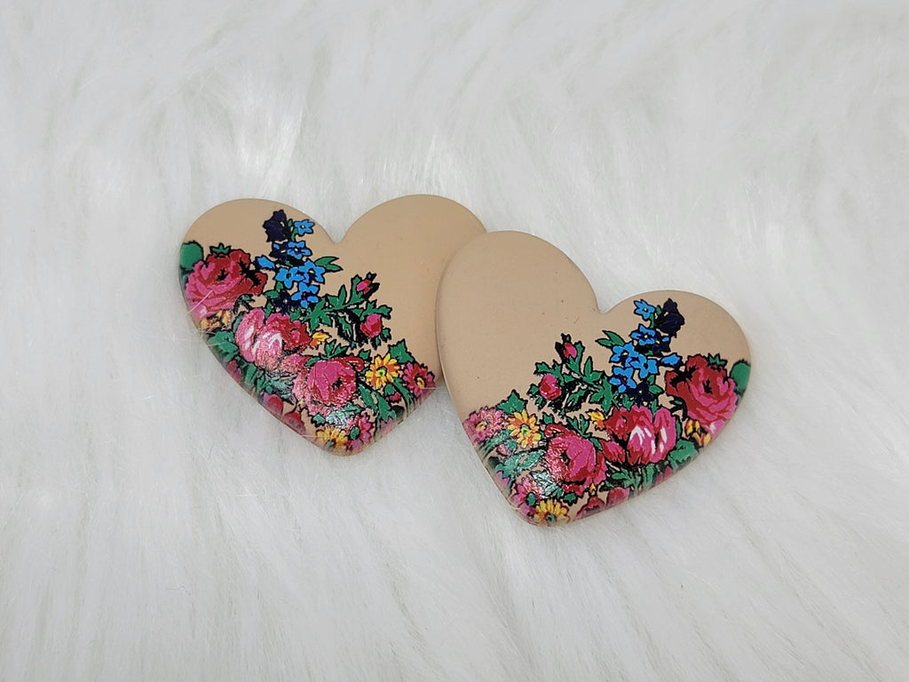 Pair of 37mm matte tan resin heart cabochons (cabs) with a kokum floral design of pink roses and blue flowers