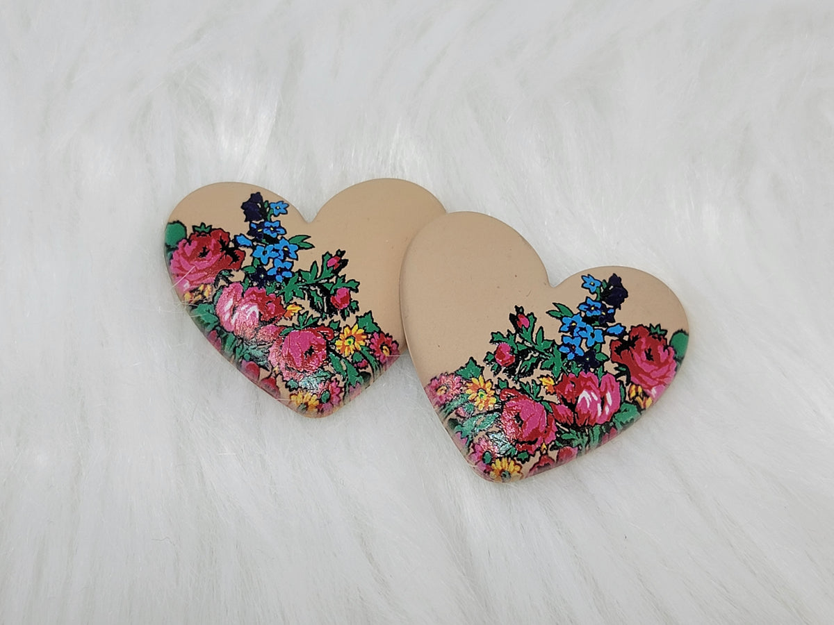 Pair of 37mm matte tan resin heart cabochons (cabs) with a kokum floral design of pink roses and blue flowers